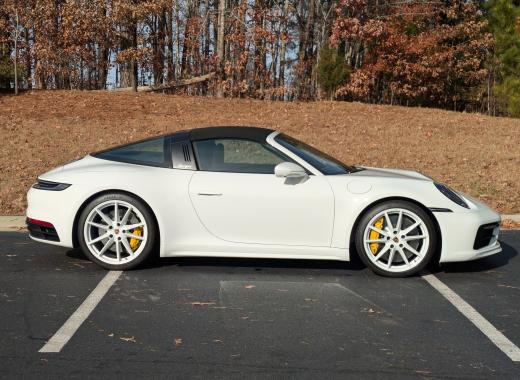 PORSCHE 911 TARGA 4 GTS SPYDER
