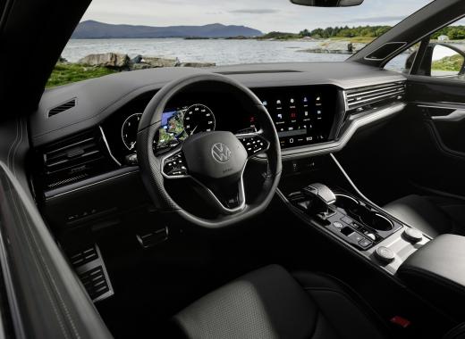 VOLKSWAGEN TOUAREG R-LINE
