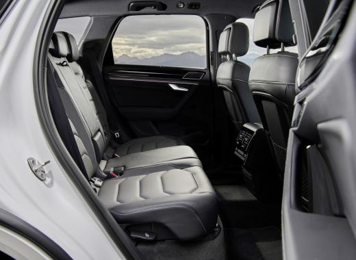 VOLKSWAGEN TOUAREG R-LINE